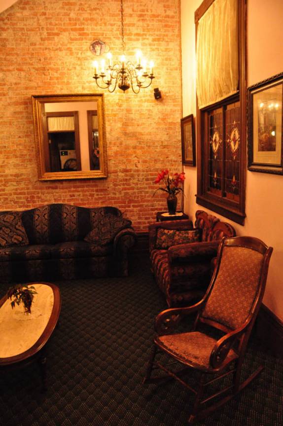 Mobiliário vintage numa das salas do hotel Palace, em Port Townsend, no estado de Washington, oeste dos Estados Unidos